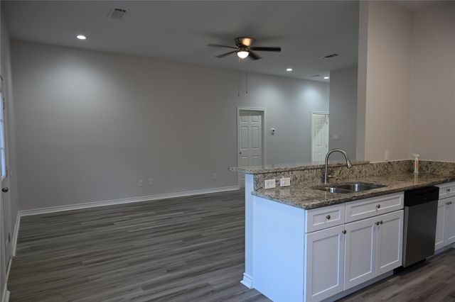 2352 Cedar Place Drive, Conroe, TX 77306