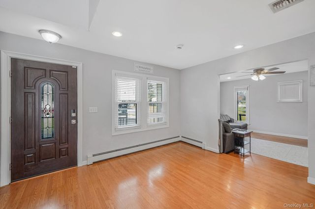 19 Goodwin Lane, Coram, NY 11727