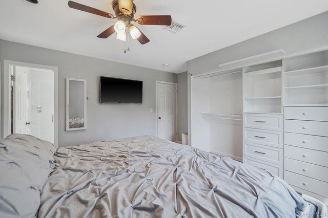 19 Goodwin Lane, Coram, NY 11727