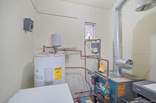 19 Goodwin Lane, Coram, NY 11727