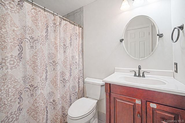 19 Goodwin Lane, Coram, NY 11727