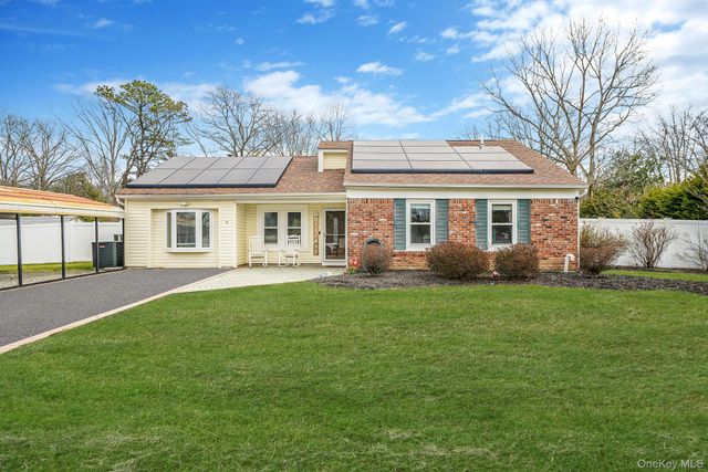 19 Goodwin Lane, Coram, NY 11727