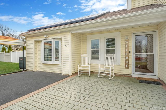 19 Goodwin Lane, Coram, NY 11727