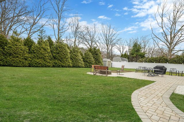 19 Goodwin Lane, Coram, NY 11727