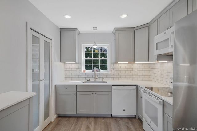 19 Goodwin Lane, Coram, NY 11727