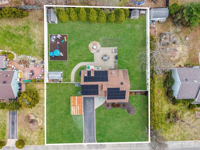 19 Goodwin Lane, Coram, NY 11727