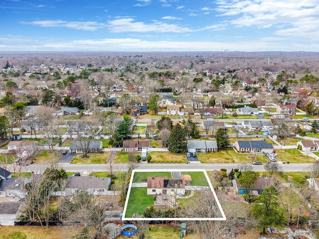 19 Goodwin Lane, Coram, NY 11727