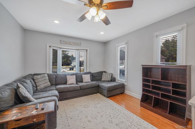 19 Goodwin Lane, Coram, NY 11727