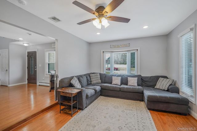 19 Goodwin Lane, Coram, NY 11727