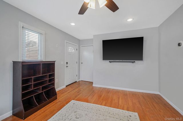 19 Goodwin Lane, Coram, NY 11727