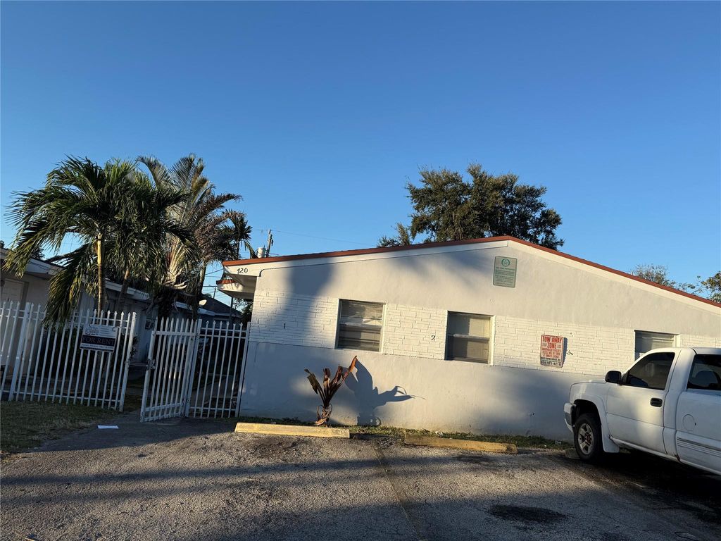 720 SW 7th St 1, Dania Beach, FL 33004