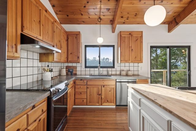 6689 6689 Exeter Dr, Oakland, CA 94611