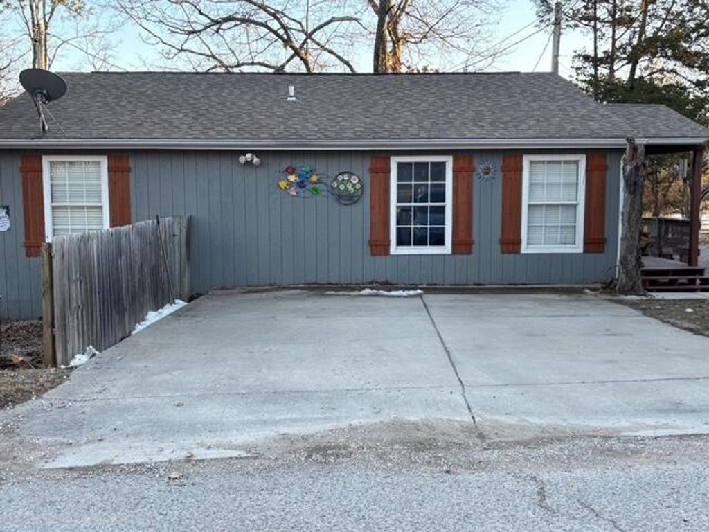 125 Bamboo Trail, Hollister, MO 65672