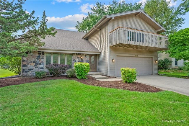 852 Woodmar Drive, Crystal Lake, IL 60014