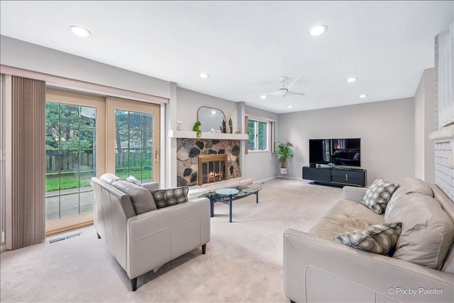 852 Woodmar Drive, Crystal Lake, IL 60014