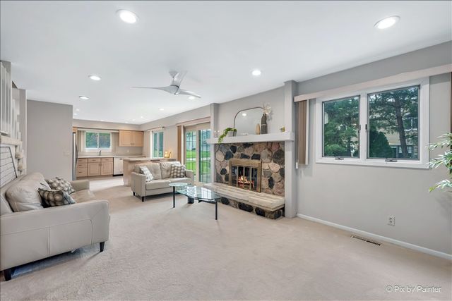 852 Woodmar Drive, Crystal Lake, IL 60014