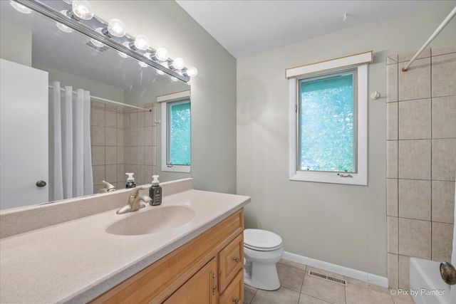 852 Woodmar Drive, Crystal Lake, IL 60014