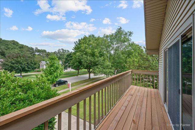 852 Woodmar Drive, Crystal Lake, IL 60014
