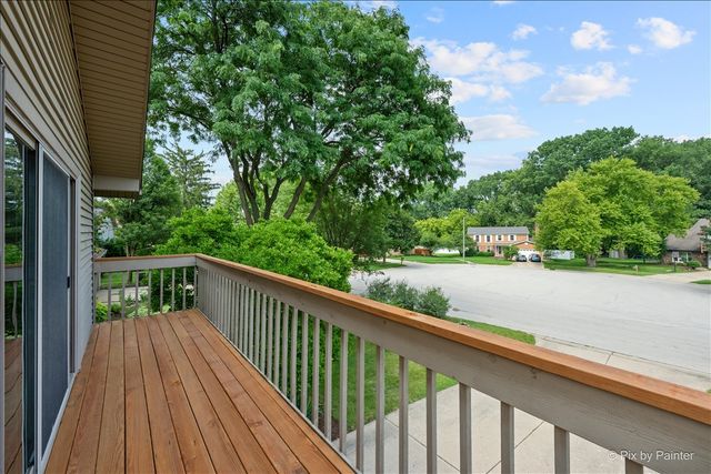 852 Woodmar Drive, Crystal Lake, IL 60014