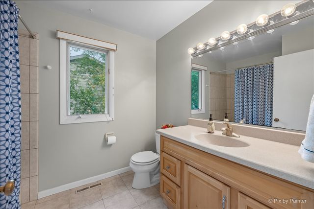 852 Woodmar Drive, Crystal Lake, IL 60014