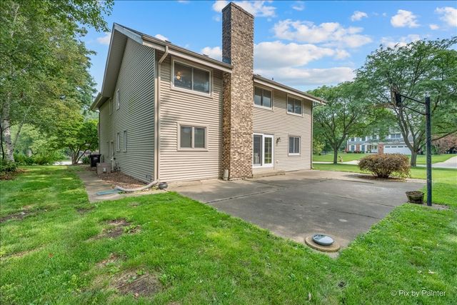 852 Woodmar Drive, Crystal Lake, IL 60014