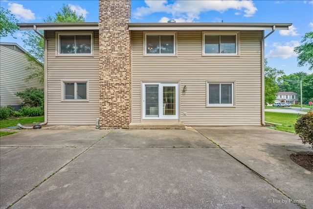 852 Woodmar Drive, Crystal Lake, IL 60014