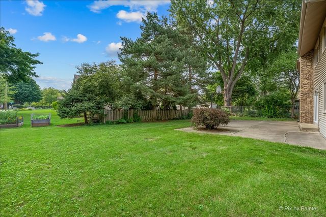 852 Woodmar Drive, Crystal Lake, IL 60014