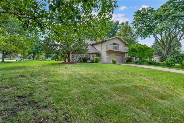 852 Woodmar Drive, Crystal Lake, IL 60014