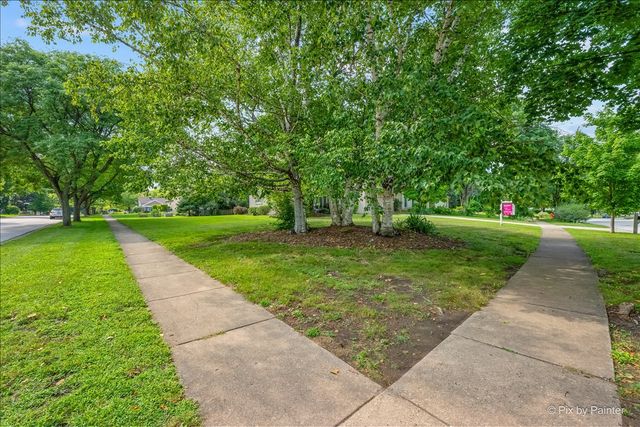 852 Woodmar Drive, Crystal Lake, IL 60014