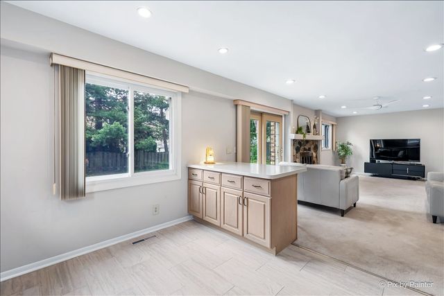 852 Woodmar Drive, Crystal Lake, IL 60014