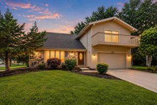 852 Woodmar Drive, Crystal Lake, IL 60014