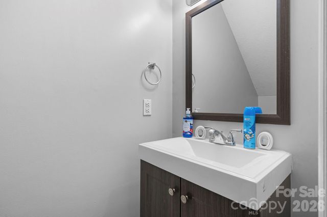 1055 19th Street NE, Hickory, NC 28601