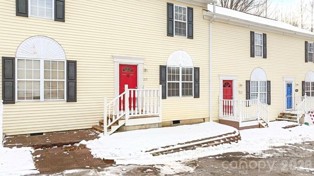 1055 19th Street NE, Hickory, NC 28601