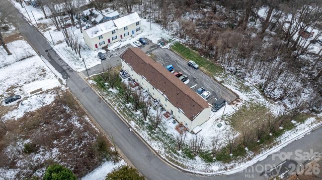 1055 19th Street NE, Hickory, NC 28601