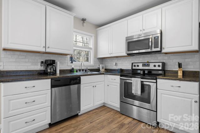 1055 19th Street NE, Hickory, NC 28601