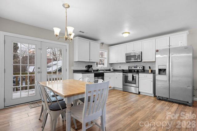 1055 19th Street NE, Hickory, NC 28601