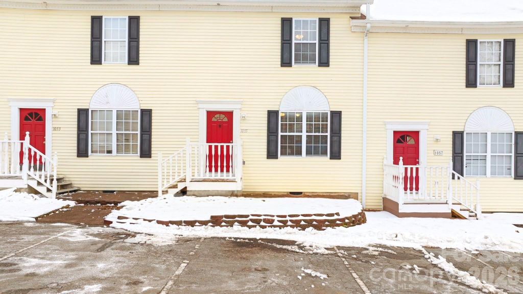 1055 19th Street NE, Hickory, NC 28601