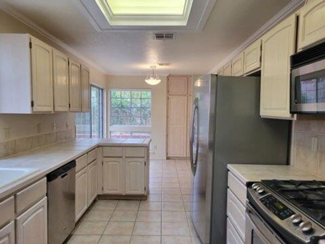 1027 LOS JARDINES Circle, El Paso, TX 79912