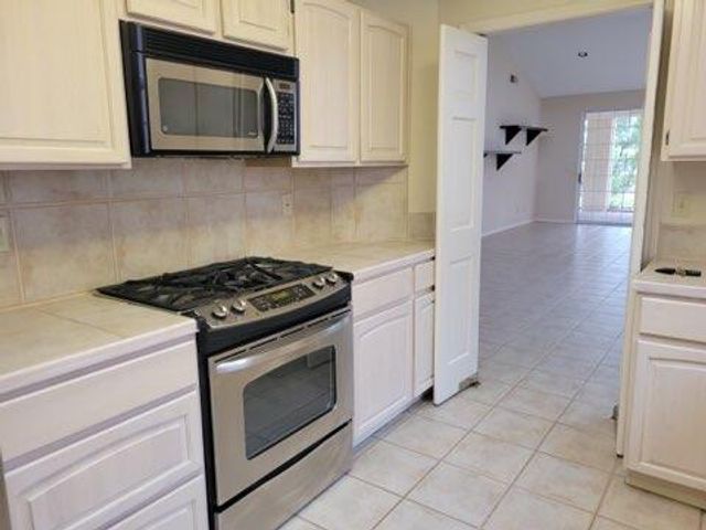 1027 LOS JARDINES Circle, El Paso, TX 79912