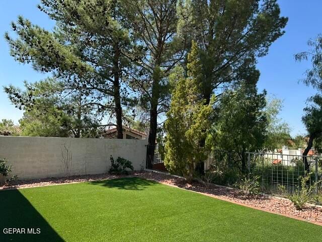 1027 LOS JARDINES Circle, El Paso, TX 79912
