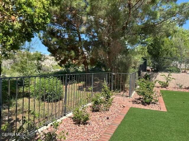 1027 LOS JARDINES Circle, El Paso, TX 79912