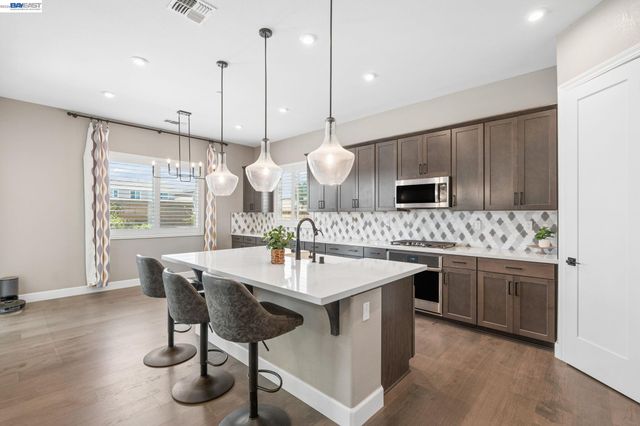 2133 Day Lily Ave, Manteca, CA 95337