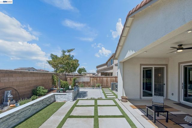 2133 Day Lily Ave, Manteca, CA 95337