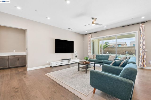 2133 Day Lily Ave, Manteca, CA 95337