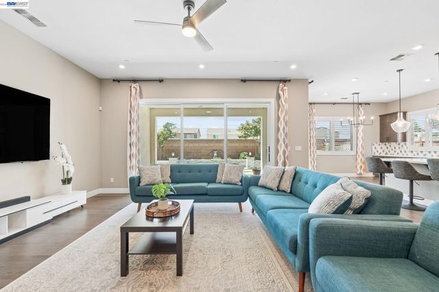 2133 Day Lily Ave, Manteca, CA 95337