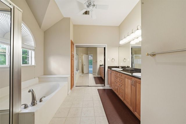 550 Peterson LN, Lakeway, TX 78734