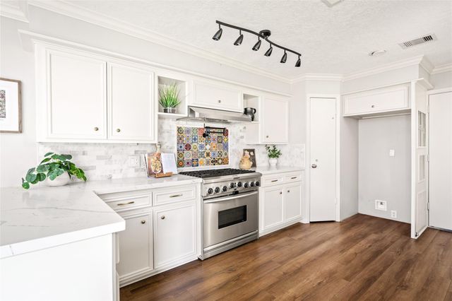 10818 Olympia Drive, Houston, TX 77042