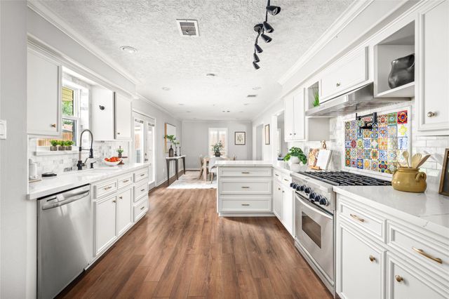 10818 Olympia Drive, Houston, TX 77042