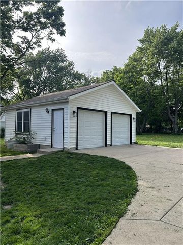 528 E Loula Street, Olathe, KS 66061