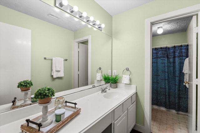 9939 Farrell Drive, Houston, TX 77070